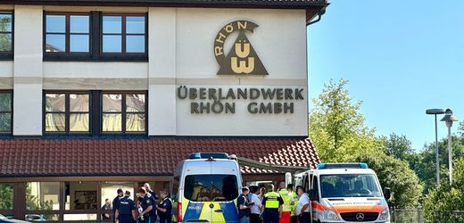 Mellrichstadt in Bayern: Mann greift Mitarbeiter in Firma an – eine Tote