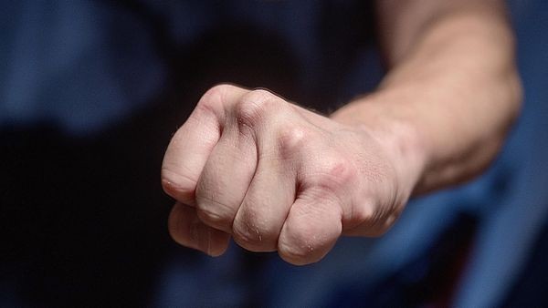 Schlägerei beim Weinfest: Velberterin schwer verletzt