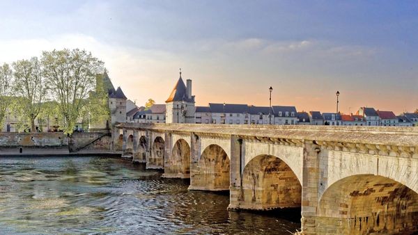 Velbert vs. Châtellerault: Unterschiede und Gemeinsamkeiten