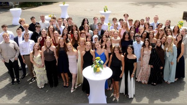 Abi am Nikolaus-Ehlen-Gymnasium in Velbert: 75 Schüler jubeln
