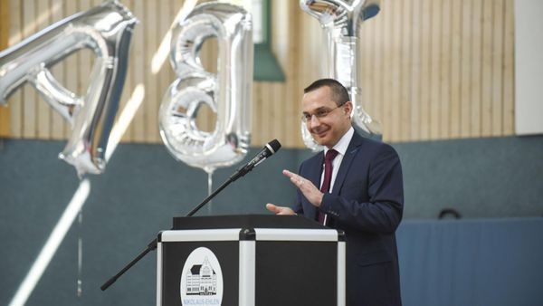 Hitzefrei oder Schwitzen? So handeln Schulleiter aus Velbert
