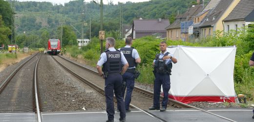 Nahe Eitorf in Nordrhein-Westfalen: Zwei Menschen werden von S-Bahn erfasst und sterben