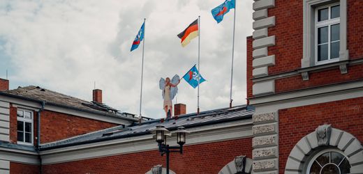 Bützow: Warum an einem Bahnhof in Mecklenburg-Vorpommern AfD-Flaggen wehen