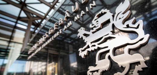 Frankfurt: Boulevardblatt zeigt die ungewollt entblößte Brust eines Models – und soll nun zahlen