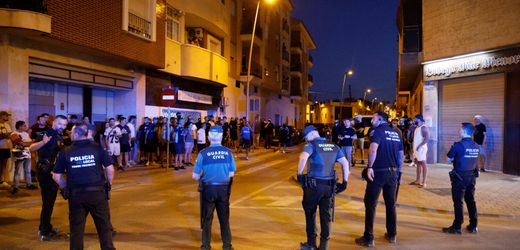 Spanien: Neun Festnahmen nach Ausschreitungen gegen Migranten