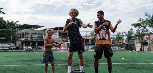 Brasilien: TikToker Xurrasco021 hinterfragt das Männlichkeitsbild in den Favelas
