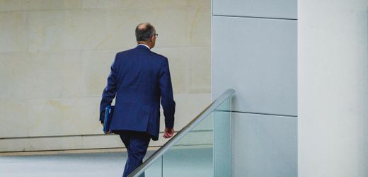 Friedrich Merz: Der Kanzler auf Weltreise – und auf der Flucht vor der Innenpolitik