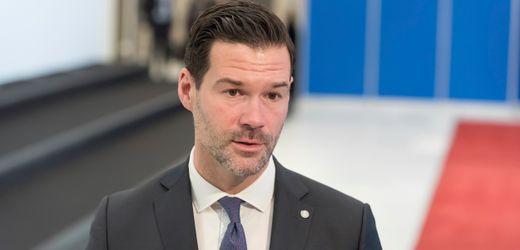 Schweden: Migrationsminister Johan Forssell »schockiert« über rechtsextreme Verbindungen seines Sohnes