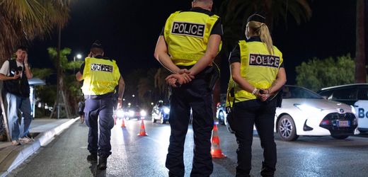 Frankreich: Vermummte attackieren Polizisten und fahrende Autos in Limoges