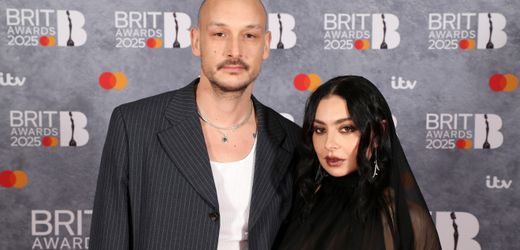 Charli xcx hat geheiratet – und ihren Mann zum Weinen gebracht