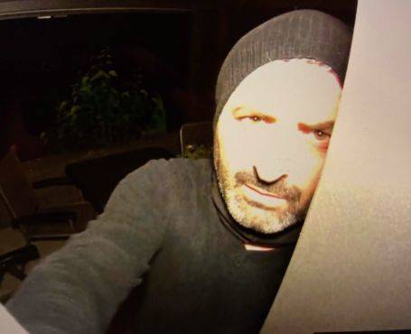 Fahndungsfoto der Polizei Kleve: Lächelt hier ein Einbrecher in die Überwachungskamera?