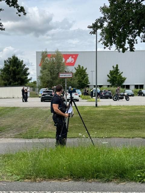 Kontrollen an der B59: Polizei überprüft in Jüchen über 50 Fahrzeuge
