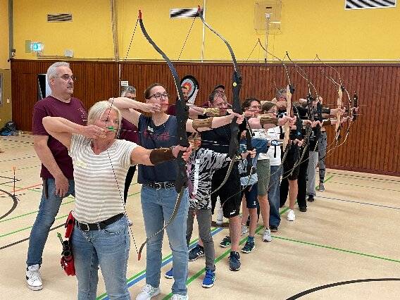 Schnupperangebot in Rheinberg: Erfolgreiches Familienwochenende des Bogensportclubs
