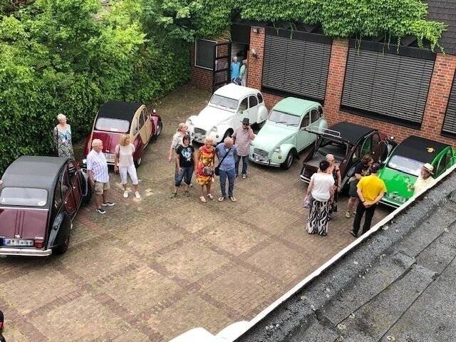 Treffen in Dormagen: Enten sorgen für französisches Flair im Phono- und Radiomuseum