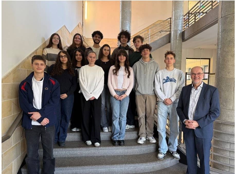 Rechtskunde-AG: Schüler des Quirinus Gymnasiums erhalten Einblick in das Amtsgericht Neuss