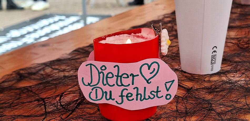 Drogengedenktag in der Neusser Innenstadt : „Sagen Sie bitte, dass Drogenabhängige keine schlechten Menschen sind“