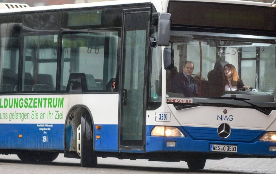 Busse in Moers: Weiter Umleitungen und Ersatzhaltestellen wegen Baustelle Filder Straße