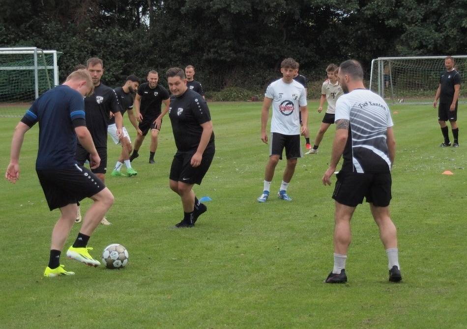 Fußball-Bezirksligist zurück im Training: Beim TuS Xanten ist kein Platz für Individualisten