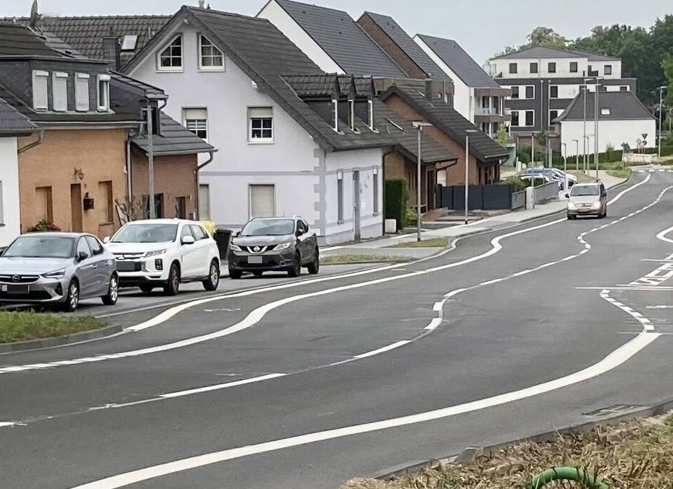 Bürgertreffen mit der Gemeindespitze: Warum in Brüggen eine Straße krumm und schief ist