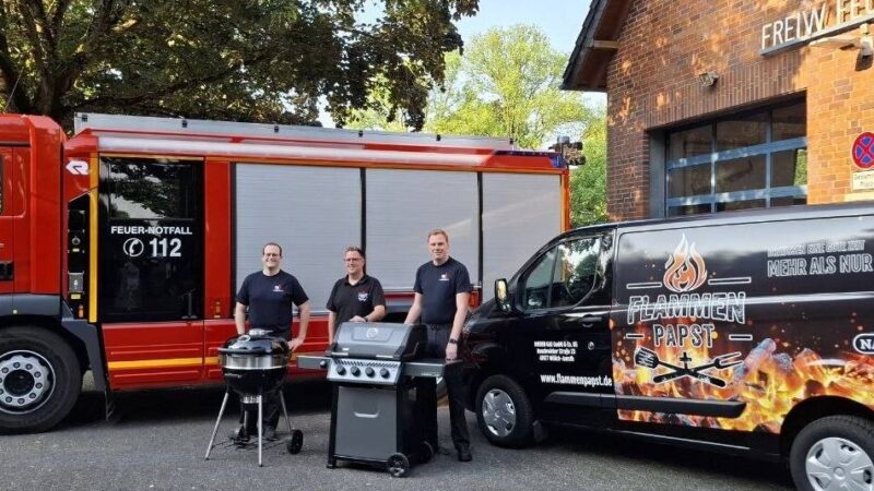 Spende in Korschenbroich: Hochwertige Gasgrills für Einheit Herrenshoff