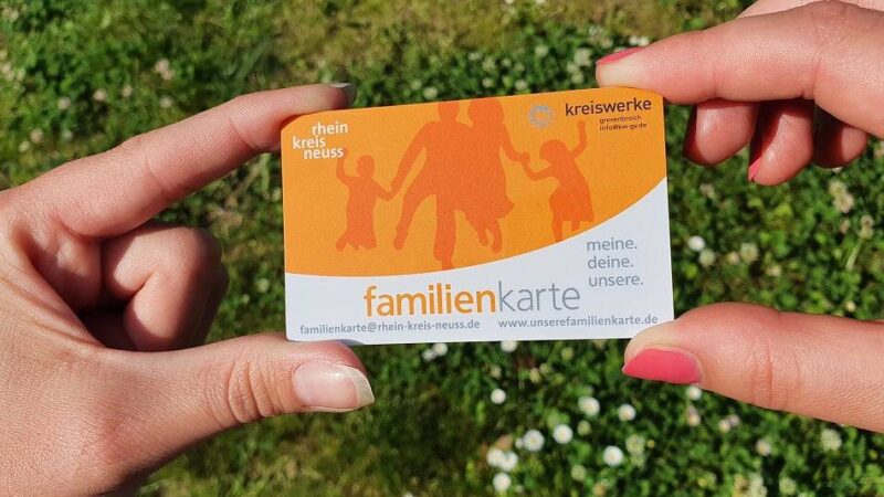Urlaub, Freizeitpark und Co.: So viel lässt sich mit der Familienkarte des Rhein-Kreises in den Ferien sparen