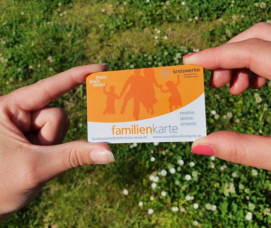 Urlaub, Freizeitpark und Co.: So viel lässt sich mit der Familienkarte des Rhein-Kreises in den Ferien sparen