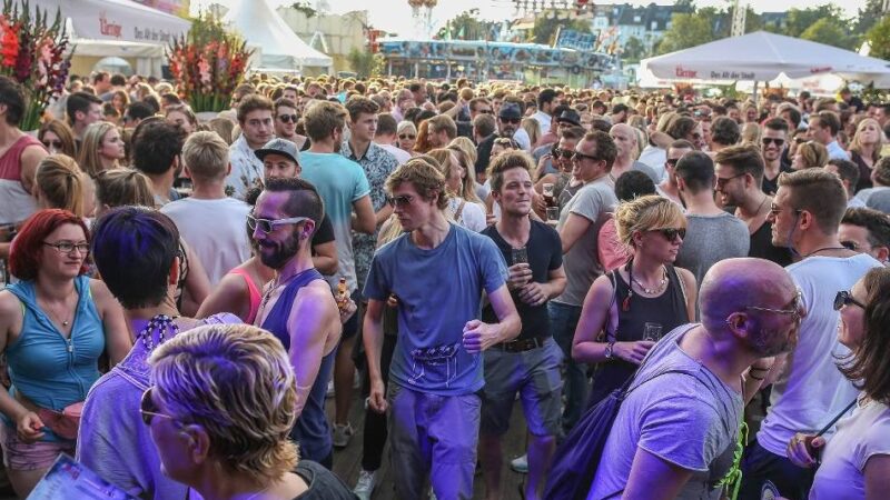 Hits, Schlager und DJs auf der Kirmes: Die Party auf der Rheinkirmes kann beginnen – Das ist das Programm in den Party-Zelten