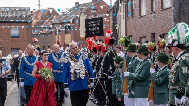 Brauchtum in Grevenbroich: Gindorf feiert Broerfest mit König und Kultband