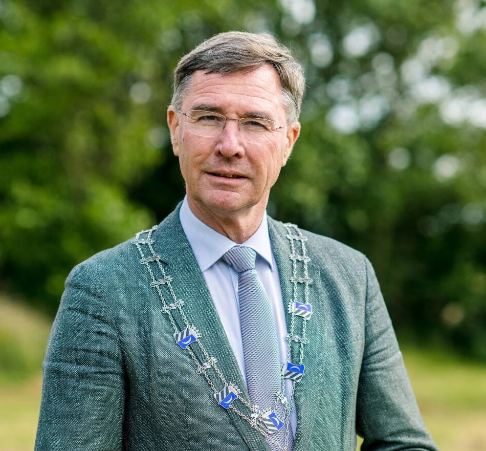 Leo Pieter Stoel im Gespräch: „Es war eine besondere Zeit“ – Bürgermeister verlässt Urlaubsinsel Ameland