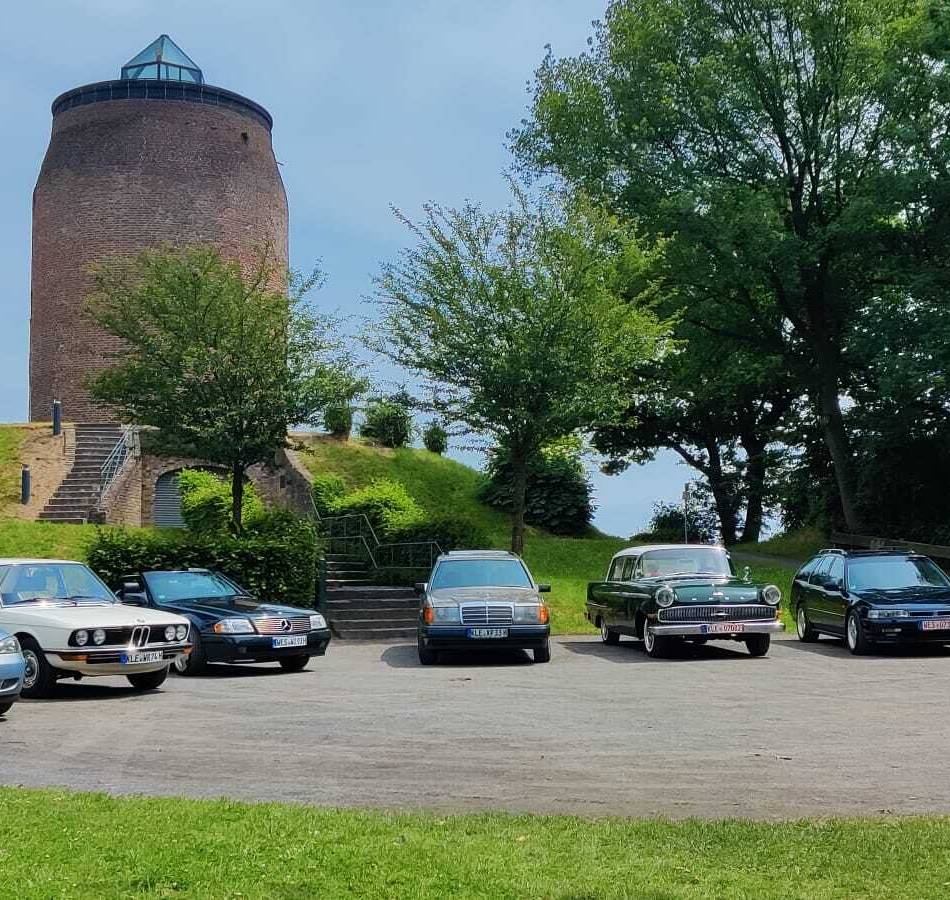 Oldtimertreffen an der Hohen Mühle: Klassiker auf zwei und vier Rädern rollen nach Uedem