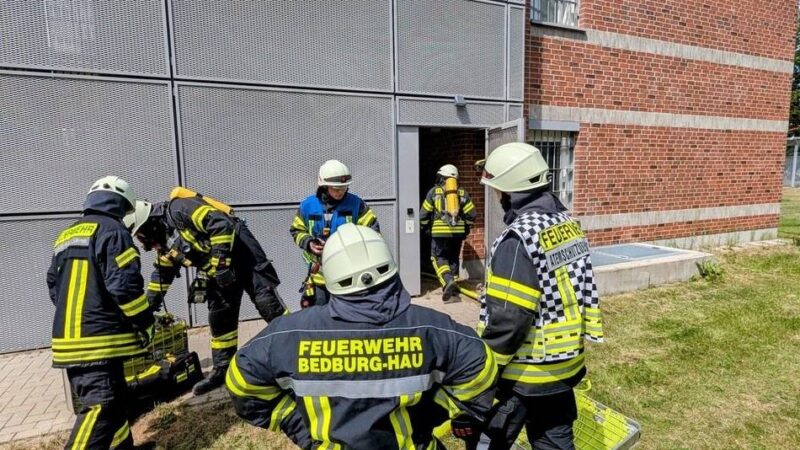 Einsatz in Bedburg-Hau: Brand in der LVR-Klinik – Matratze in Patientenzimmer in Flammen