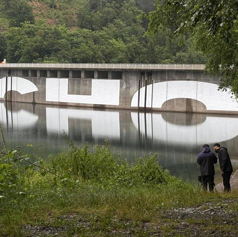 Stadtgespräch in Hückeswagen: Wenn eine Wasserspiegelung für Entzückung sorgt