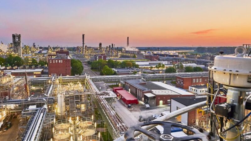 Trafobrand im Chempark: Stromausfall und Gerüchsbelästigung in Dormagen