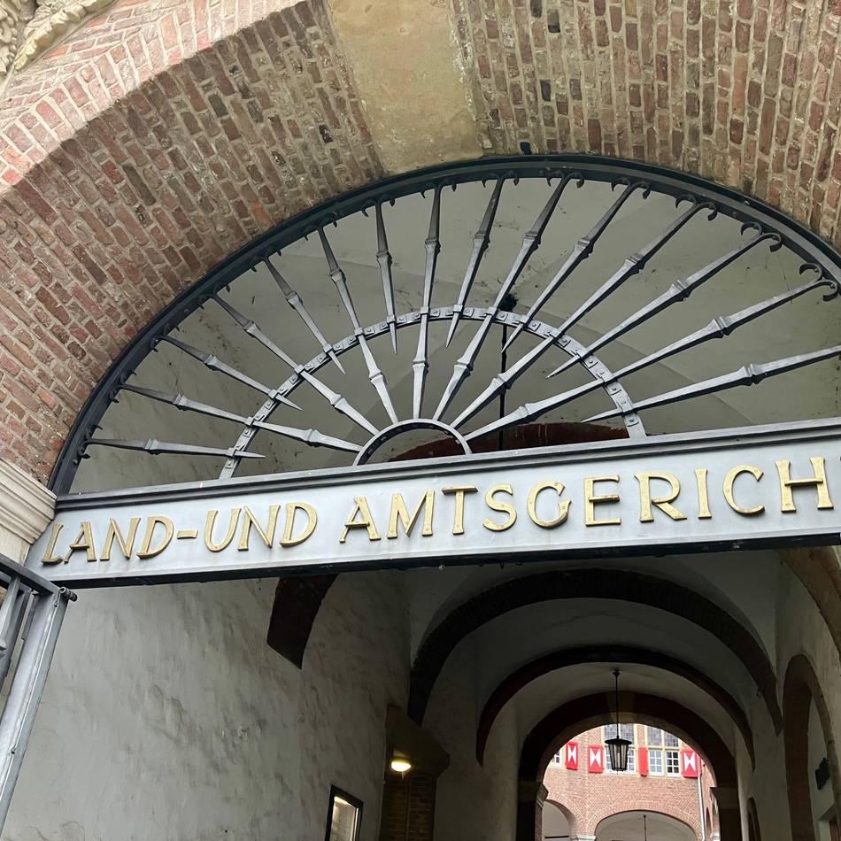 Verfahren am Landgericht in Kleve: 32-jähriger Rheinberger zu 45 Monaten Haft verurteilt