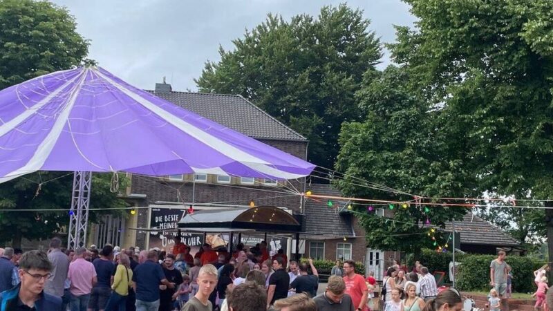 St.-Nikolaus-Bruderschaft Veen-Winnenthal: Dorf- und Brunnenfest zog Groß und Klein an
