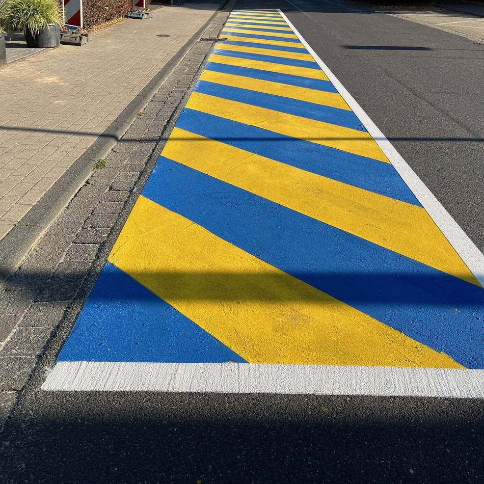 Schule Lerchenweg in Monheim: Elternhaltestellen sorgen für sicheren Schulweg