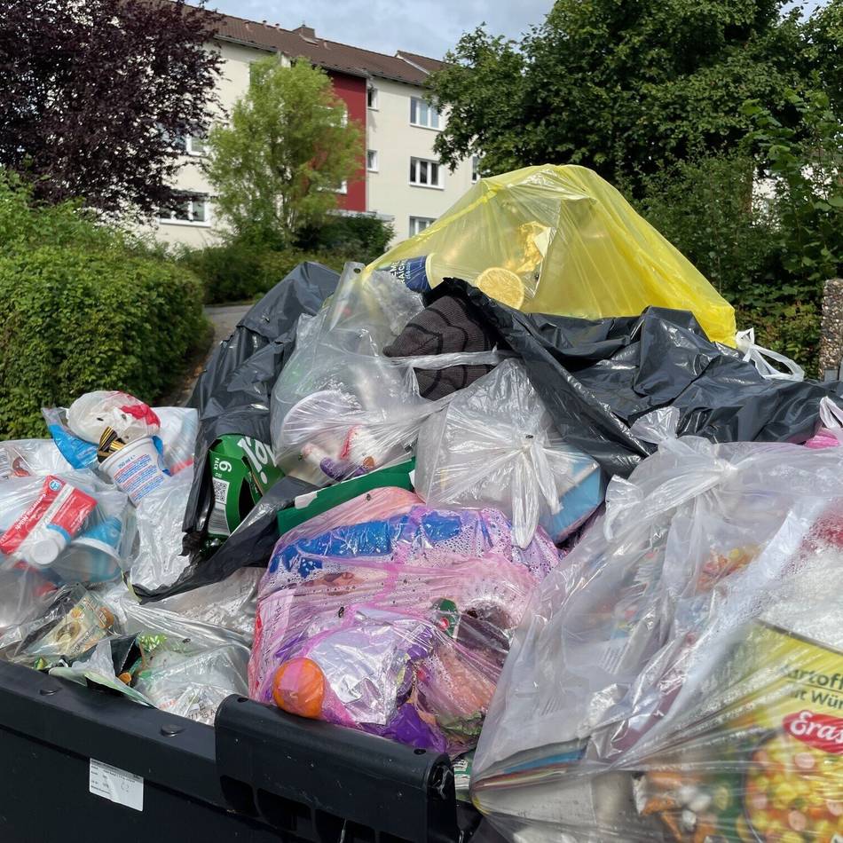 Städte bitten das Umweltbundesamt um Hilfe: Voller Ärger über volle Gelbe Tonnen