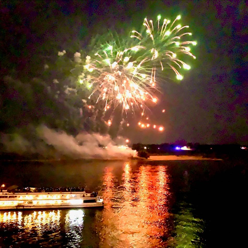 Mit großem Höhenfeuerwerk: Lichterglanz – So war Emmerichs schönstes Fest in diesem Jahr