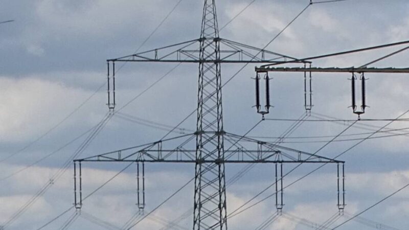 Amprion fliegt durch den Kreis Viersen: Stromleitungen werden aus der Luft kontrolliert