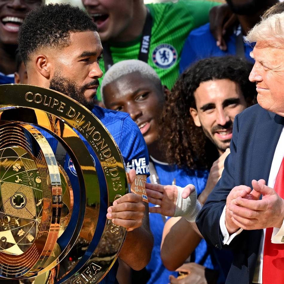 Kuriose Szene bei der Klub-WM: Chelsea feiert – und Trump drängt sich ins Siegerbild