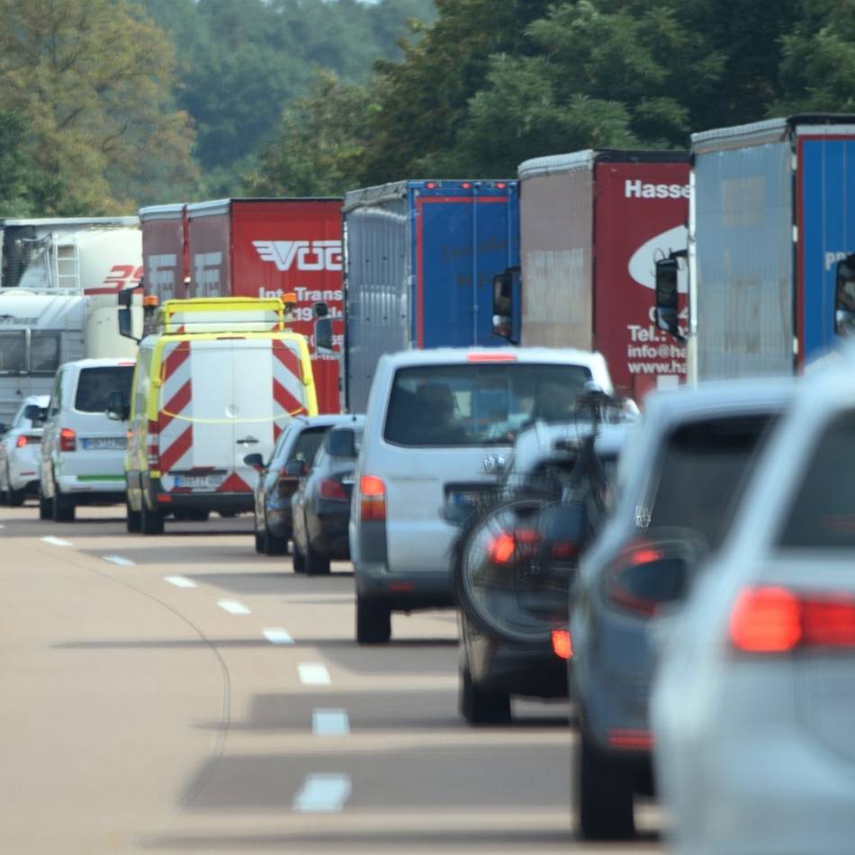 Am Wochenende beginnen die Sommerferien: ADAC warnt vor Staus auf Autobahnen bei Viersen