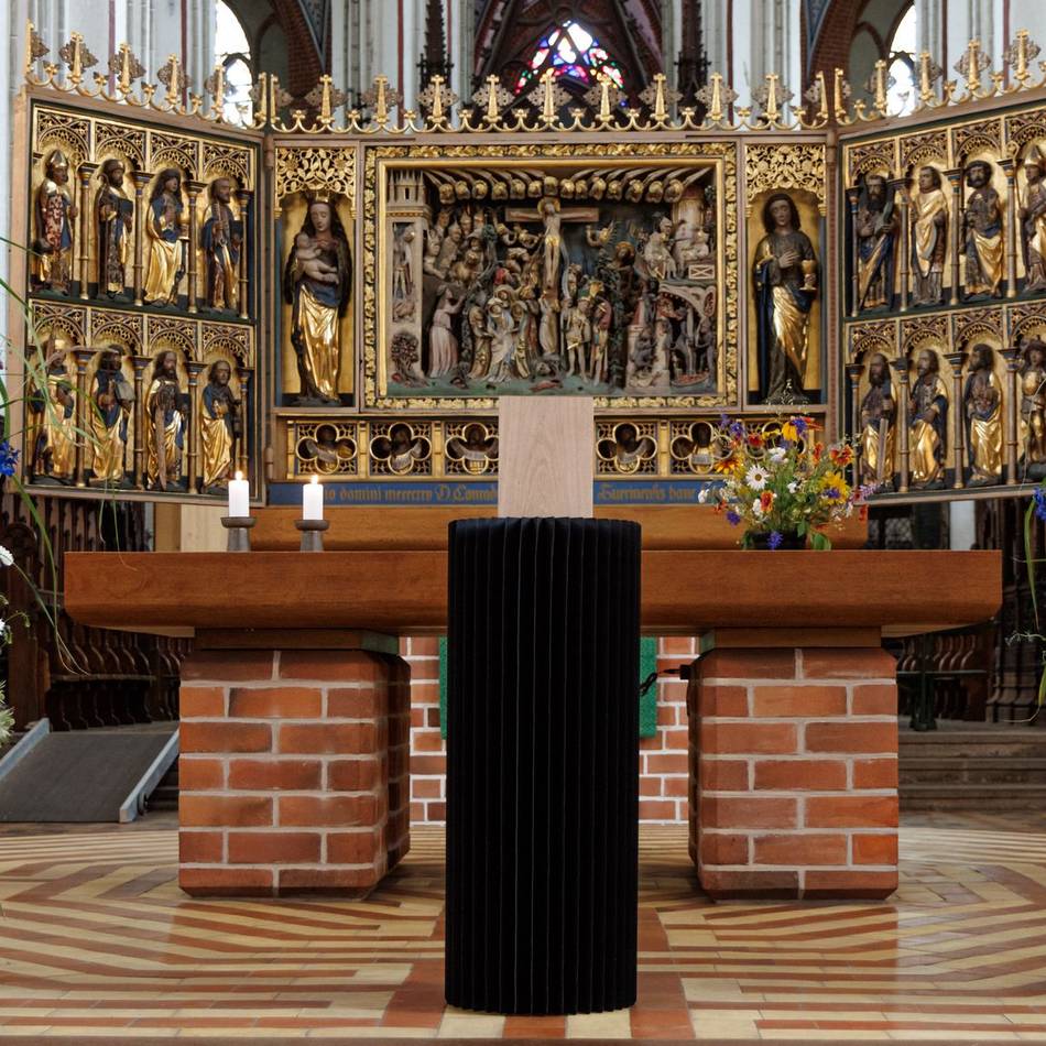 Legendärer Düsseldorfer Künstler: Trauerfeier für Günther Uecker im Schweriner Dom