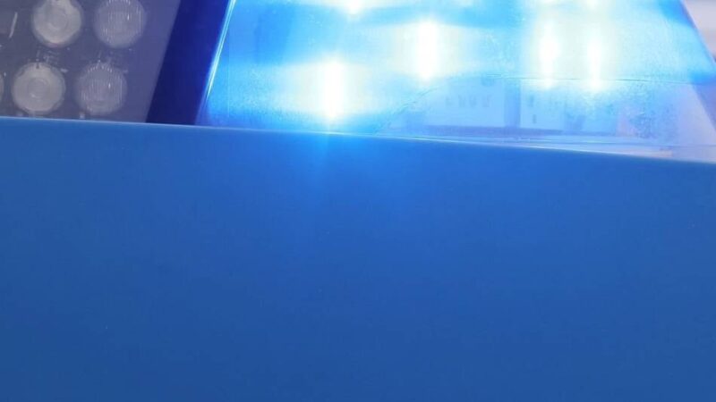 Nach Auffahrunfall in Dinslaken: Polizei sucht die Fahrerin eines roten Mazda