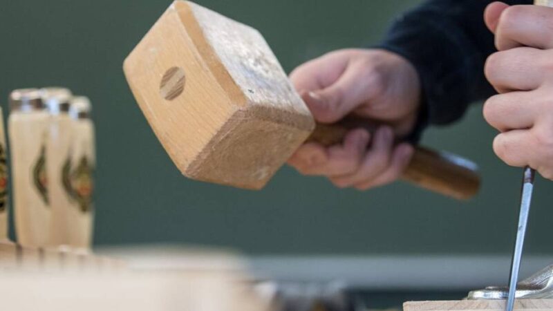 Auch in Langenfeld und Monheim: Für viele junge Menschen beginnt jetzt das Berufsleben