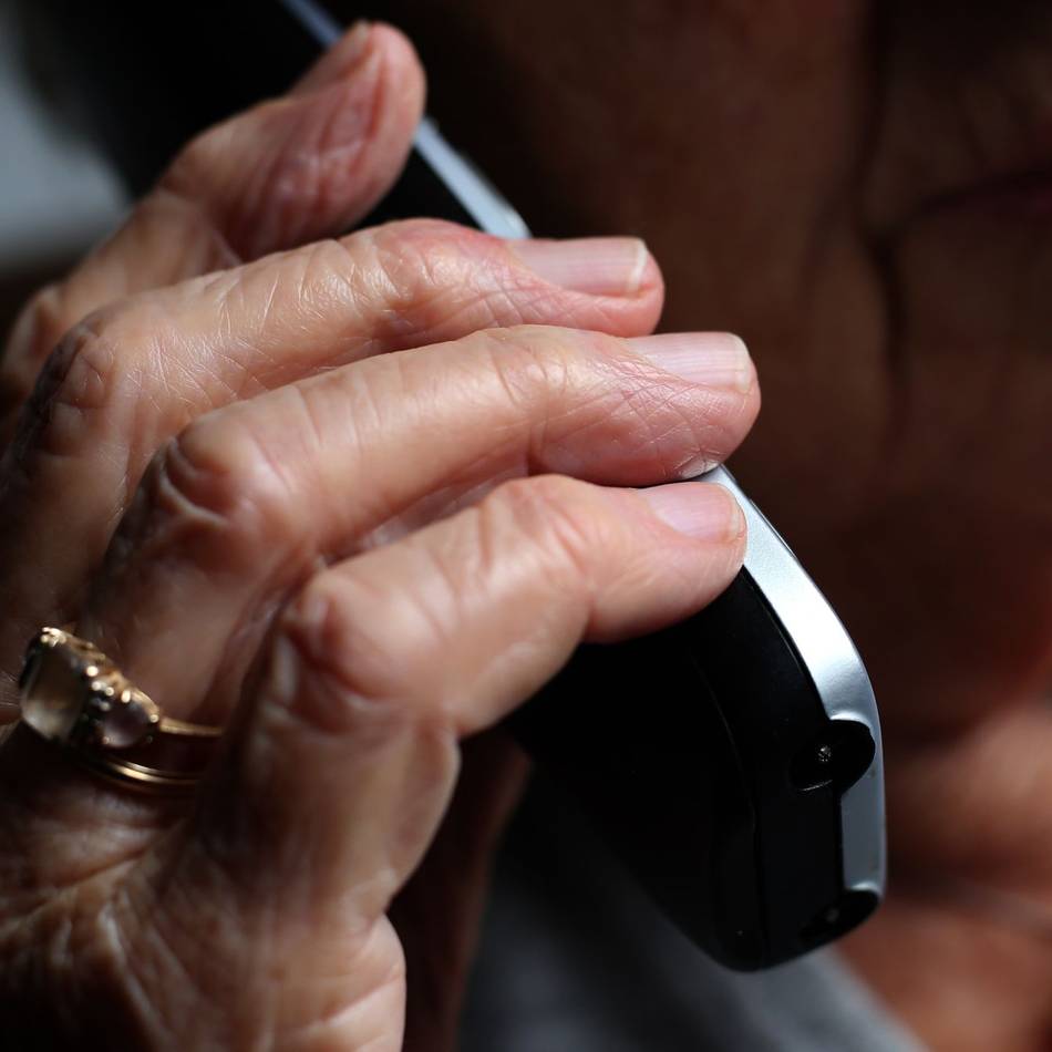 Betrug in Bedburg-Hau: Masche Schockanruf: Unbekannte betrügen Seniorin um Goldschmuck