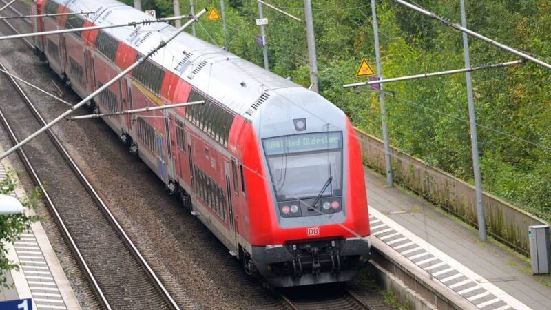 Nach Polizeieinsatz: Bahnstrecke zwischen Neuss und Düsseldorf wieder freigegeben