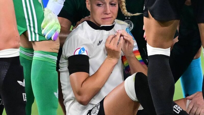 „Brutaler Schock bei ihrer Vorgeschichte“: Dritter Kreuzbandriss? DFB-Team bangt mit Kapitänin Gwinn