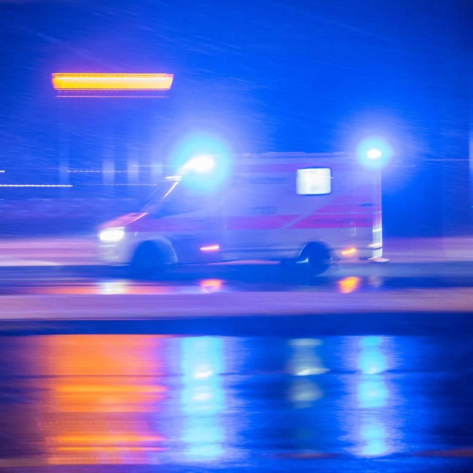 Unfall in Mönchengladbach: Kind quert mehrspurige Straße und wird von Auto erfasst