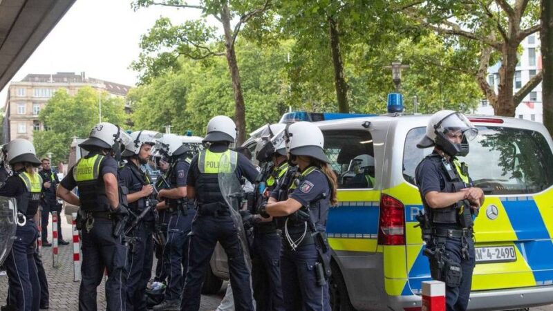 Demonstrationen am Düsseldorfer Hauptbahnhof eskalieren: 20 Anzeigen, sechs Verletzte – die Bilanz der Massenschlägerei