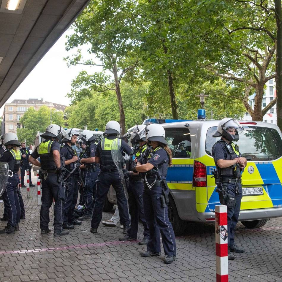 Demonstrationen am Düsseldorfer Hauptbahnhof eskalieren: 20 Anzeigen, sechs Verletzte – die Bilanz der Massenschlägerei